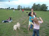 Antje, Michelle, Nicole und Hund Stella