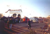 Elke und Kathrin auf dem Weg zum Drachenfest 2003
